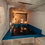 Hotel Vanessa Cave