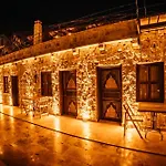Hotel Vanessa Cave