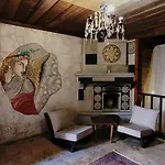 Vanessa Cave Hotel *