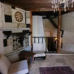 Vanessa Cave Hotel *