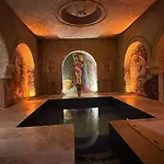 Vanessa Cave Hotel *