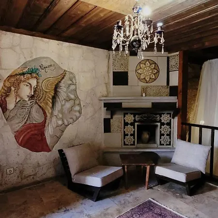 Vanessa Cave Hotel *