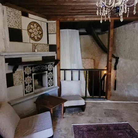 Vanessa Cave Hotel *