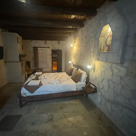 Vanessa Cave Otel