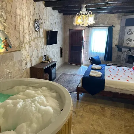 Vanessa Cave Ürgüp