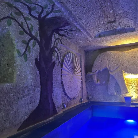 Vanessa Cave Ürgüp