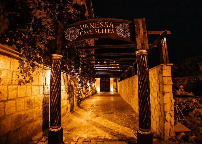 Vanessa Cave * 于尔居普