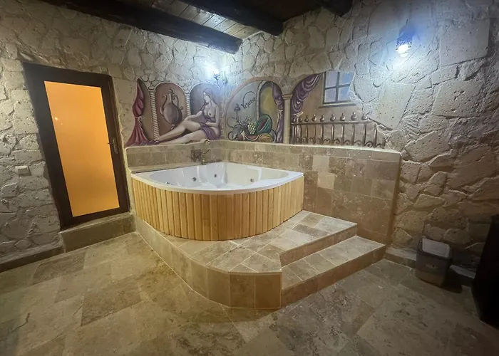 Vanessa Cave 于尔居普